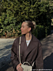 Influencer met dubble hoops