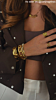 Gouden schakel chunky armband bij influencer