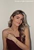 Influencer met strikjes sieraden