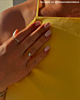 Influencer met 2 ringen