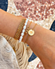 Gouden armparty met parels