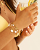 Gouden armparty met parels