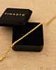 Gouden minimalistische armband met schakels in sieradendoosje