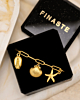 Gouden bedelarmband in sieradendoosje