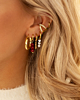 Gouden earparty met rode details