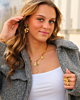 Gouden bloemetjes sieraden look