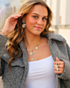 Zilveren bloemetjes sieraden look