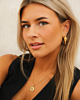 Gouden sieraden look