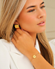 Gouden sieraden look