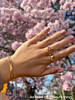 influencer met zegelring initial heart ring van Finaste