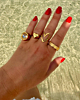 Gouden ringparty bij het water