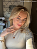 Influencer met Finaste hartjes ring