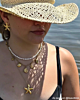Lisa met summer kettingen