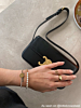 Influencer draagt Tennis armband