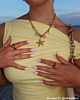 Influencer met trendy sieraden