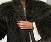 Influencer met gouden chunky sieraden