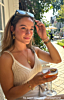 Influencer draagt gouden zeester sieraden 