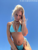 Influencer heeft beachy sieraden look met necklaceparty