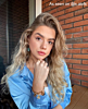 Influencer met Finaste oorbellen. 
