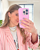 Influencer met bedelketting.