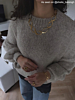 influencer draagt trending statement ketting goudkleurig