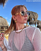 Influencer met statement hoops