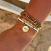 Armparty met mix van mooie gouden armbanden om pols