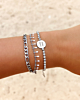 zilverkleurige armparty met 3 armbanden