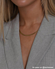 Influencer draagt gouden ketting