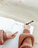 Meisje schrijft met DRKS pen