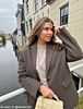 Influencer met sieraden van Finaste