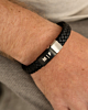 Man draagt graveerbare heren armband