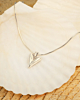 zilveren hartjes ketting op witte schelp