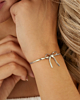 Zilveren armband met strikje bij model