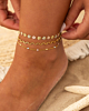 gouden gekleurde enkelbandjes combinatie op het strand