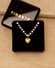 ketting met steentje en gouden hartje in sieradendoosje