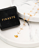 gouden ketting met schelpjes en sieradendoosje