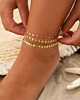 gouden enkelbandjes op het strand