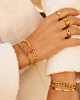Gouden sieraden look