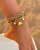 gouden armparty op strand