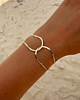 Zilveren dubbele snake armband bij model