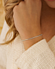 Zilveren minimalistische armband om pols