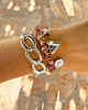 Armparty met bangle en bedelarmband