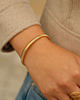 Fijne gouden bangle met stretch