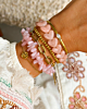 Gouden armparty met roze details