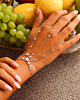 Combinatie van zilveren hand chains