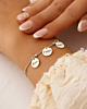graveerbare armband met 3 muntjes met namen erop gegraveerd