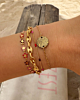 gouden armbanden combinatie met kleurtjes 