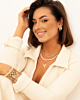 model draagt necklace party goudkleurig met parels