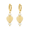 Oorbellen beige hartje & pareltjes goudkleurig
